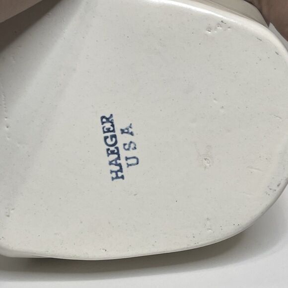 Vintage Haegar Praying Madonna Ceramic planter Made In U.S.A - Picture 8 of 14